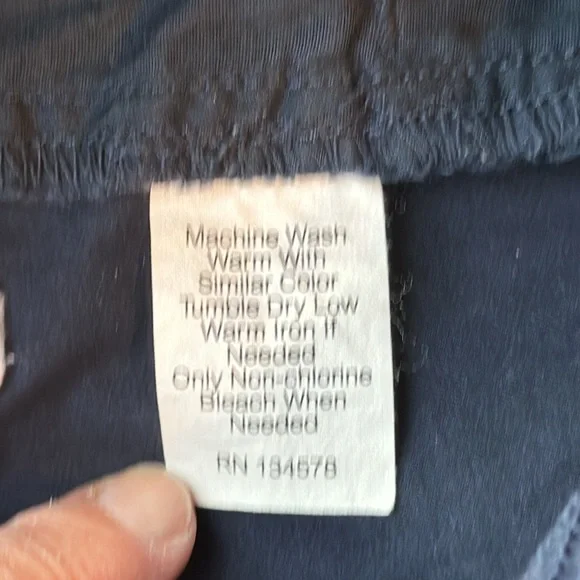 Vineyard Vines Women’s Navy Shorts with Whale Print, Size 6 - Picture 4 of 9